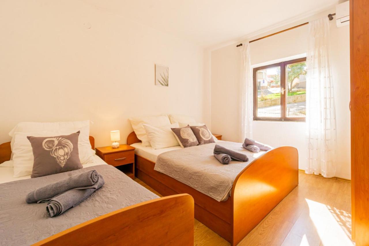 Apartment And Room Bacic Metajna Exterior photo