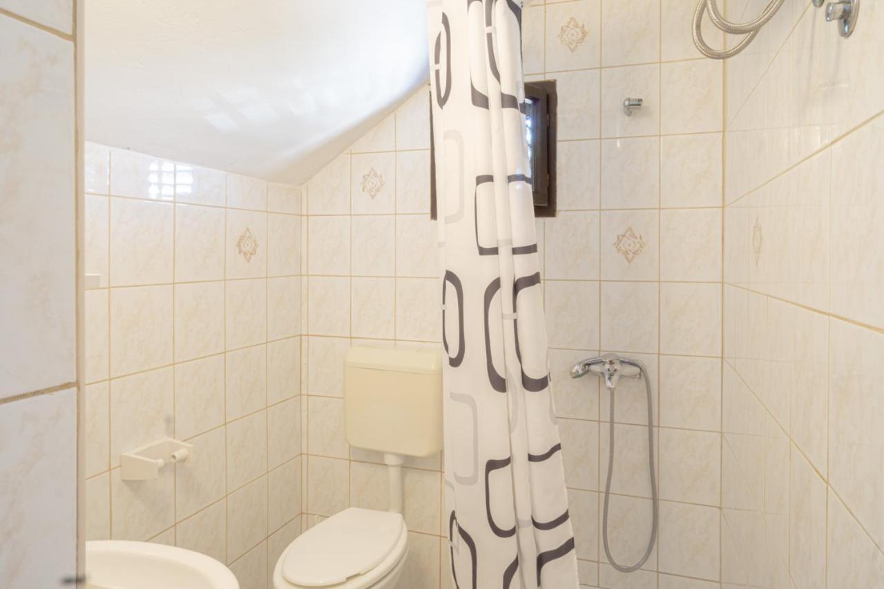 Apartment And Room Bacic Metajna Exterior photo